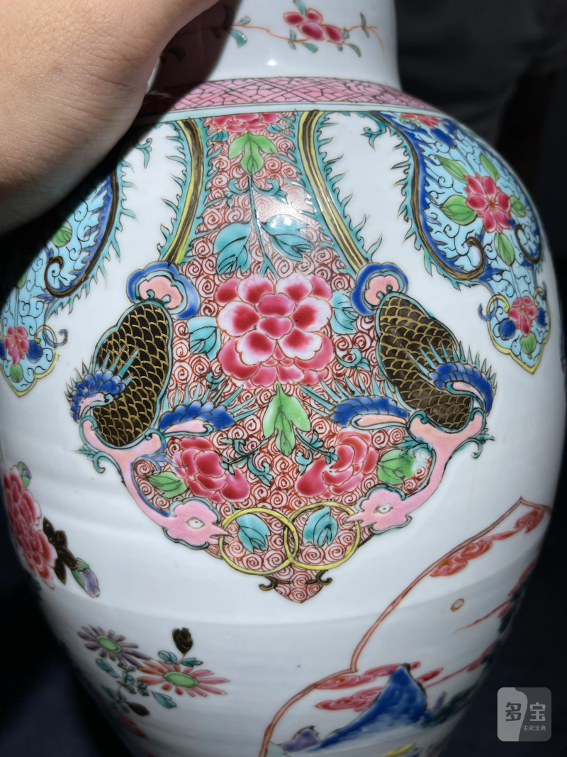 清雍正 粉彩花卉开光山水纹盖瓶一对 - 图8